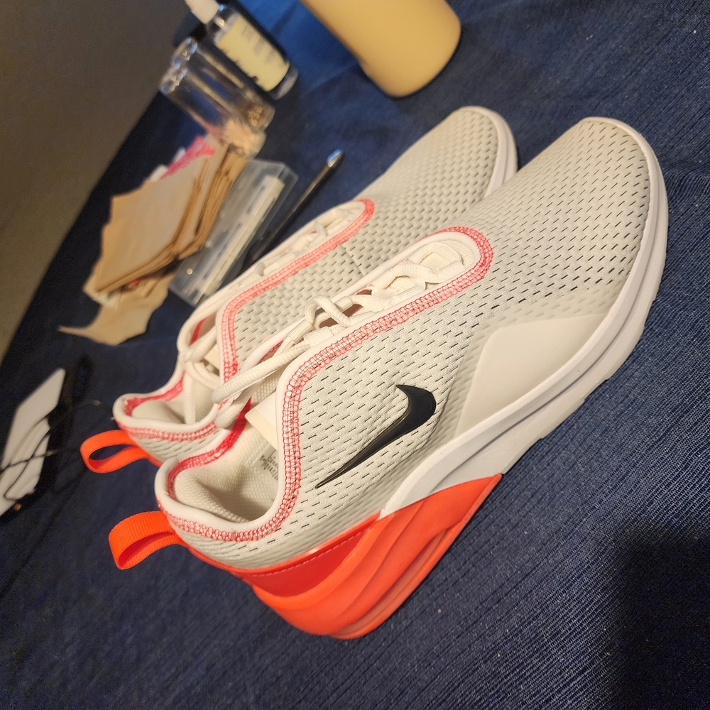 Nike Athletic Sneakers – Women’s Size 9 – White/Red Gently Used